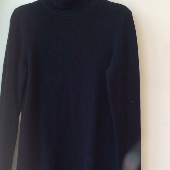 Gap sweater. - Picture 2 of 3